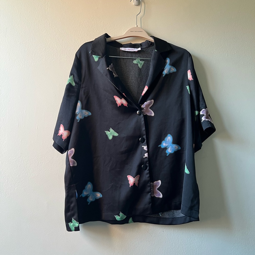 Lisa Says Gah Mariposa Top